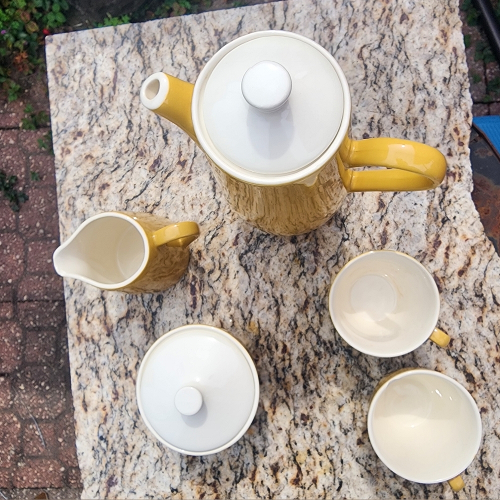 Sheffield Ironstone 70s Yellow Coffee Tea Pot W/ Creamer Cup, Sugar Bowl, & Cups - Picture 7 of 13